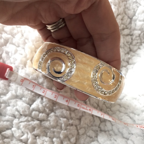 Bracelet - Picture 1 of 7